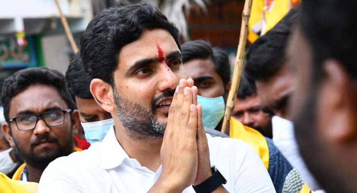 Lokesh yuvagalam on Strong counter on Ycp leaders
